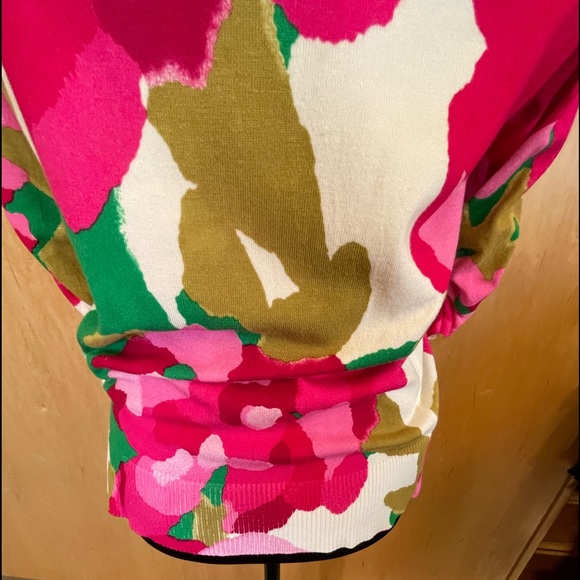 Inc lightweight sweater! Pretty, colorful 3/4 length ruched sleeves. - Picture 3 of 4